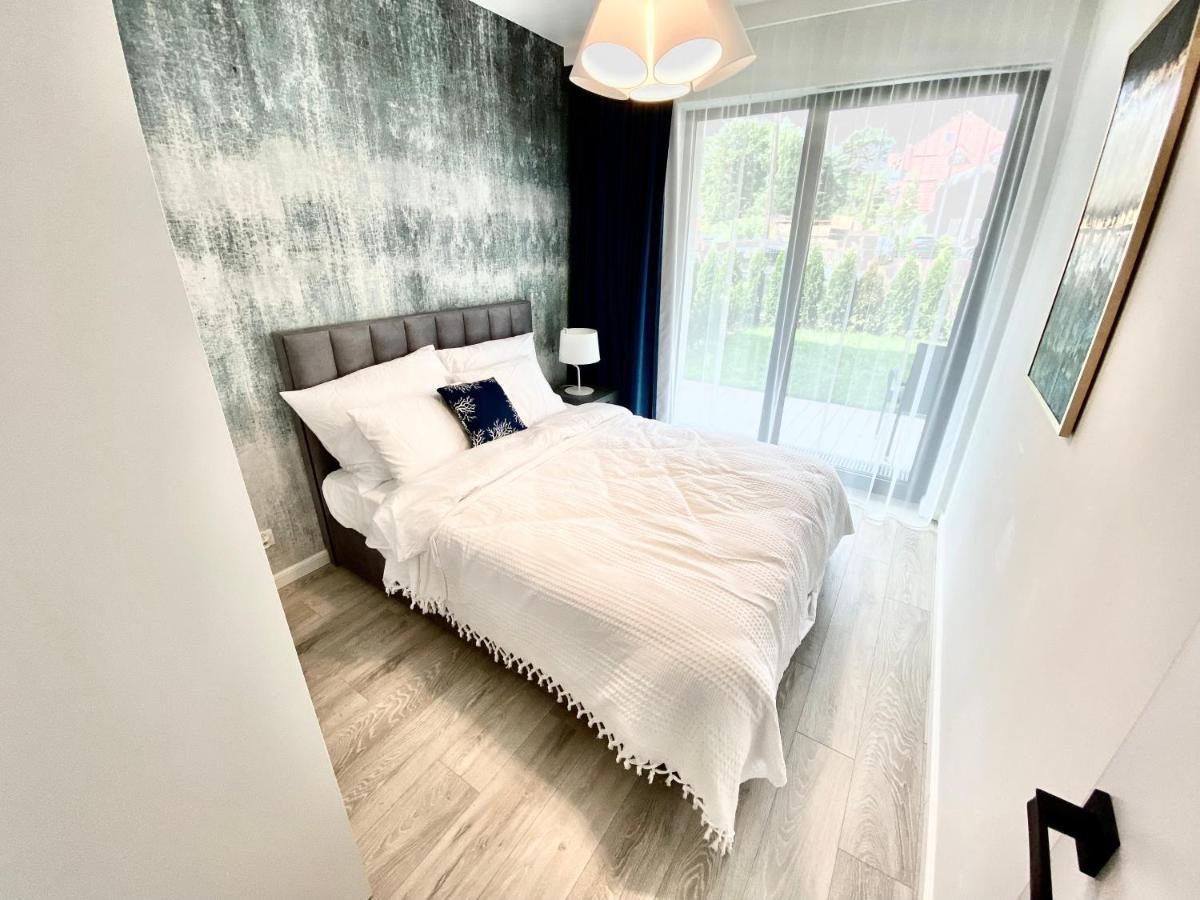 PRZY PLAŻY - z prywatnym ogródkiem REZYDENCJA NIECHORZE Apartamento Exterior foto