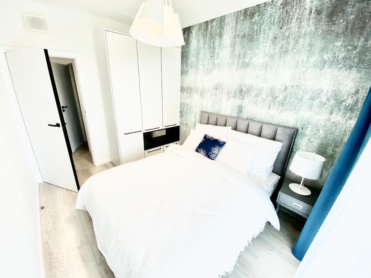 PRZY PLAŻY - z prywatnym ogródkiem REZYDENCJA NIECHORZE Apartamento Exterior foto