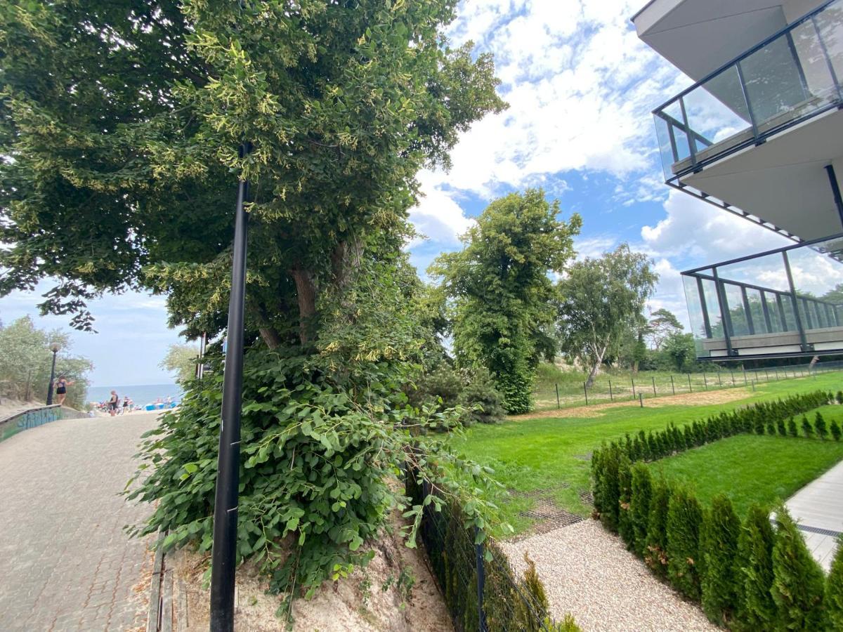 PRZY PLAŻY - z prywatnym ogródkiem REZYDENCJA NIECHORZE Apartamento Exterior foto