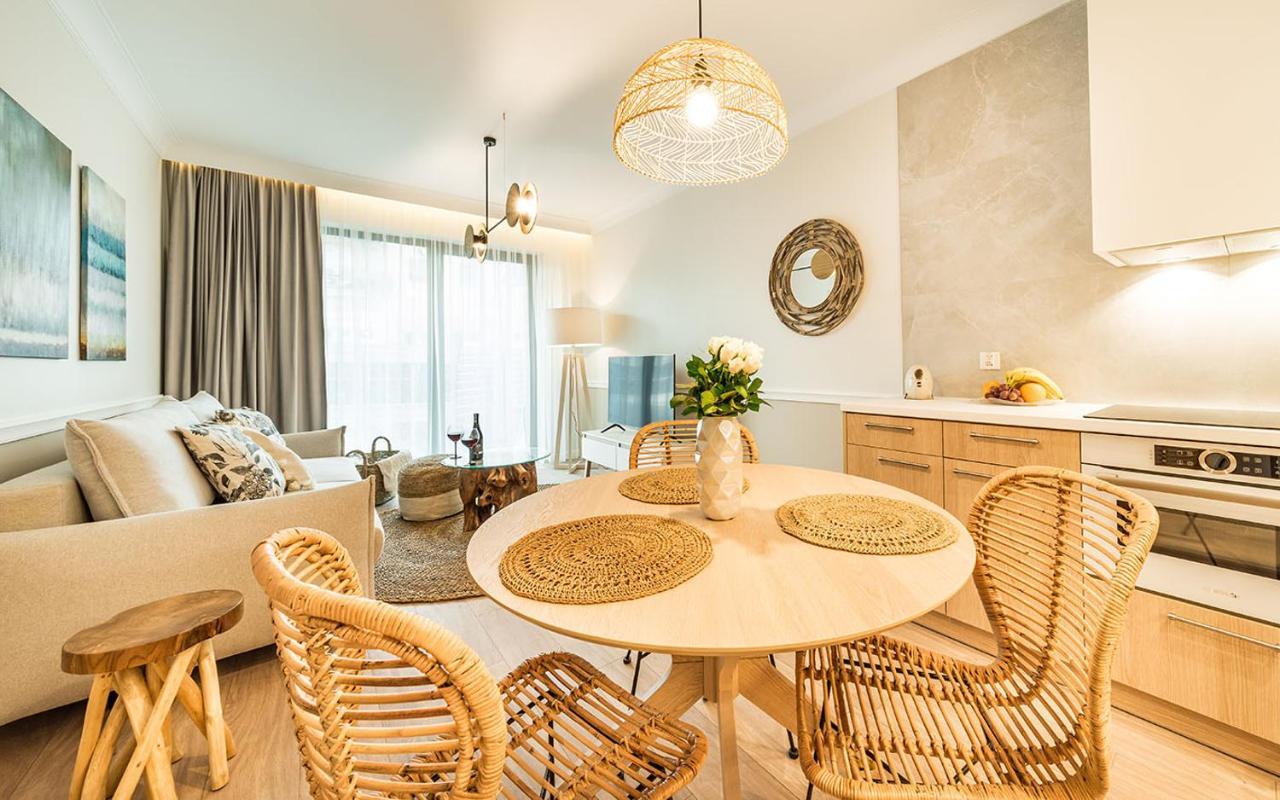 PRZY PLAŻY - z prywatnym ogródkiem REZYDENCJA NIECHORZE Apartamento Exterior foto