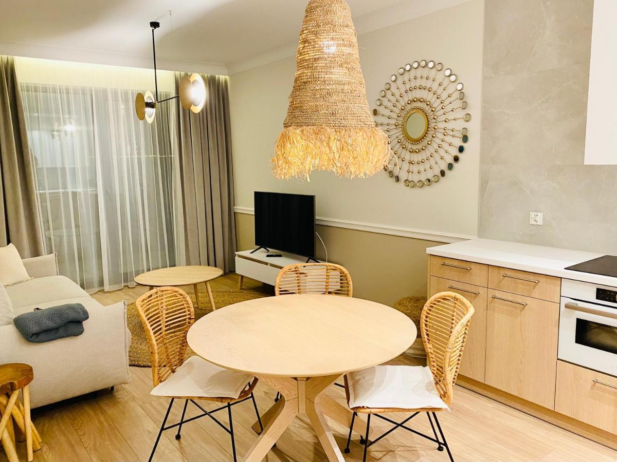 PRZY PLAŻY - z prywatnym ogródkiem REZYDENCJA NIECHORZE Apartamento Exterior foto